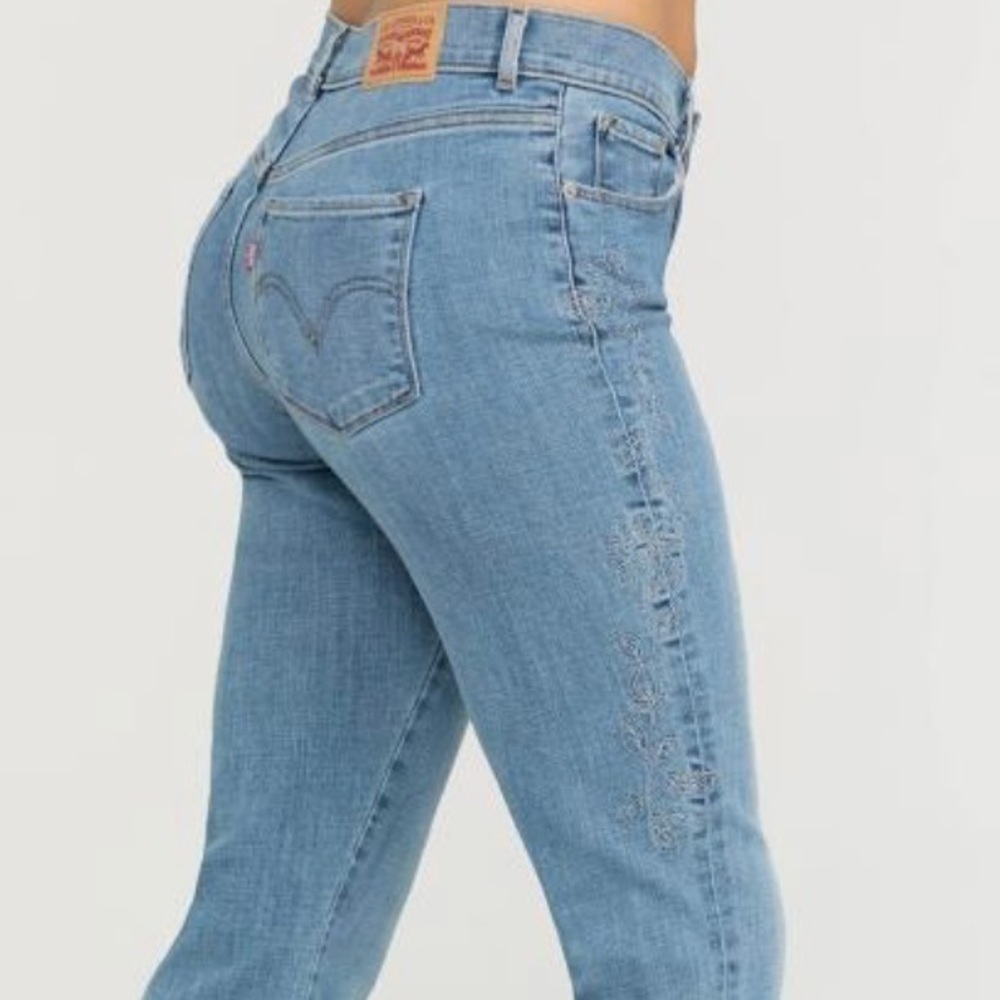 Levi Classic Mid Rise Bootcut size 18w Women’s Jeans